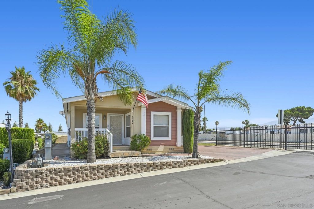 Photo of 500 Bahama Drive, Hemet, CA 92543 (MLS # 250043090)