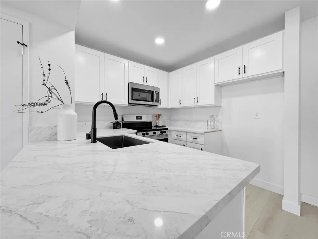 1440 W Edgehill 54
