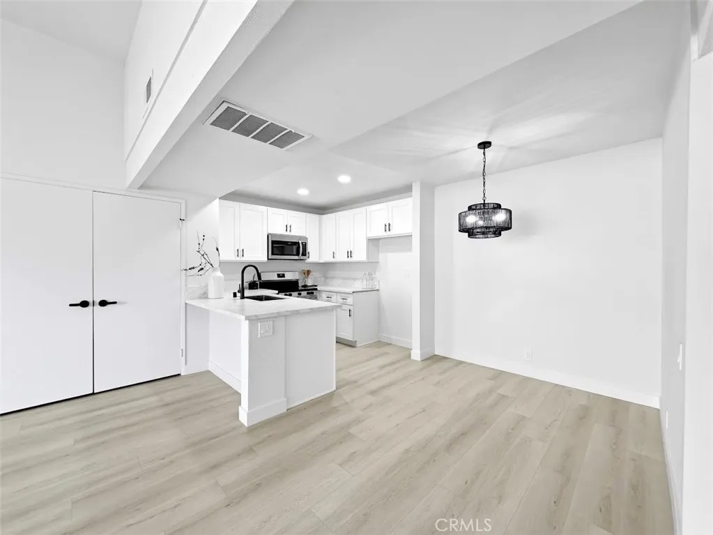 1440 W Edgehill 54