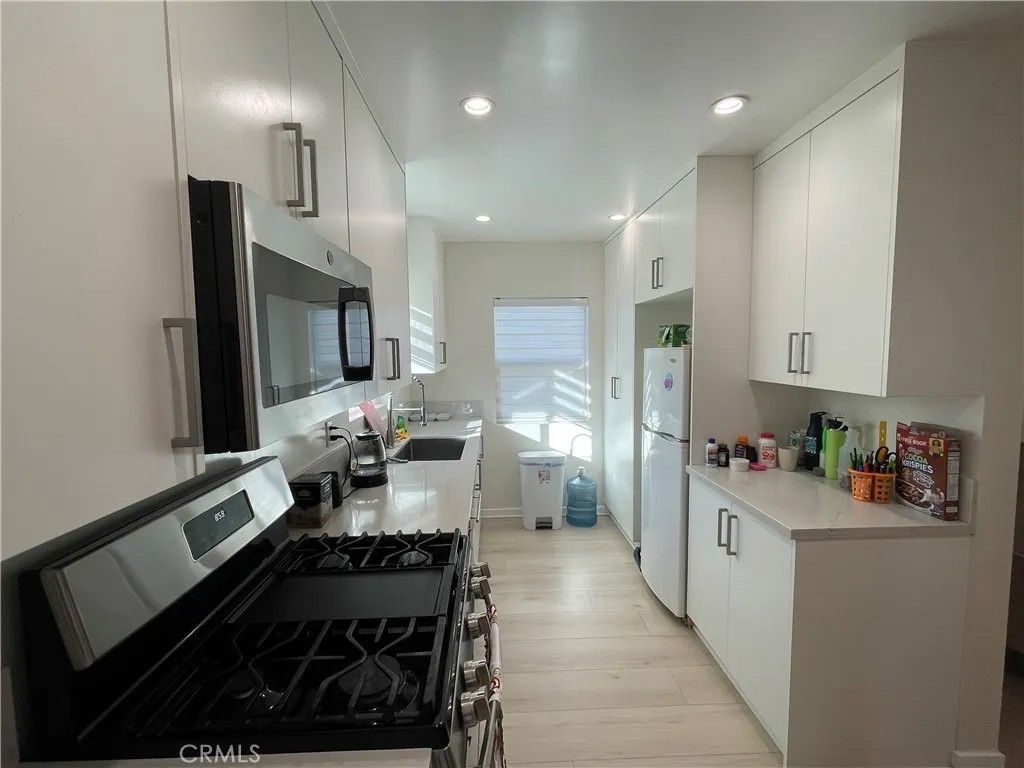 Photo of 1206 E Harvard Street #D, Glendale, CA 91205 (MLS # GD25282054)