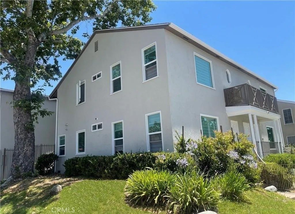 Photo of 1206 E Harvard Street #D, Glendale, CA 91205 (MLS # GD25282054)