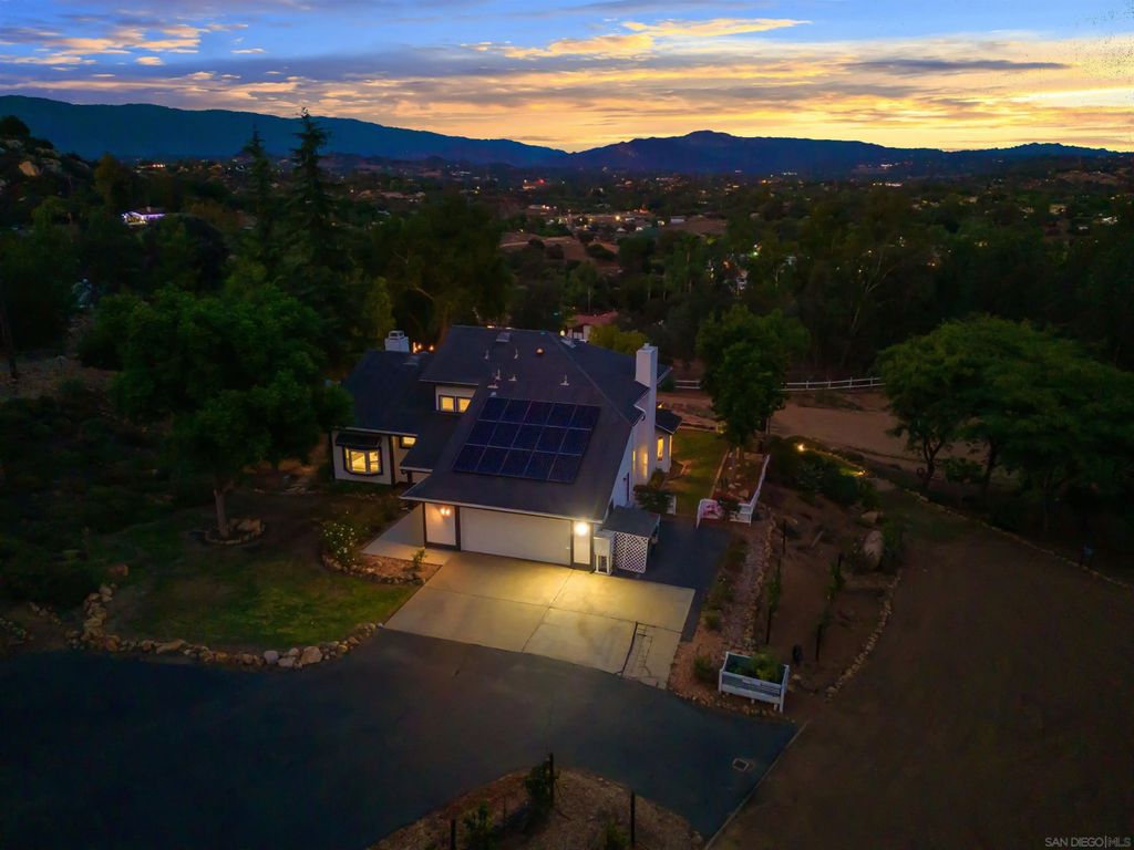 Photo of 28793 Stonegate Dr, Valley Center, CA 92082 (MLS # 250039854)
