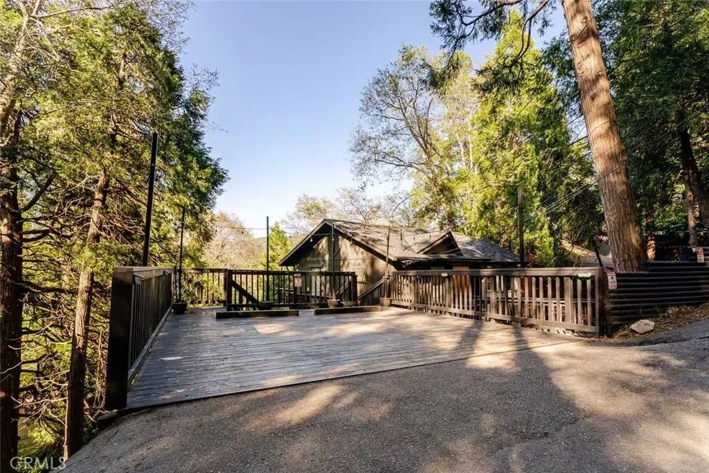 Photo of 24656 Bernard Dr, Crestline, CA 92325 (MLS # IV26076852)