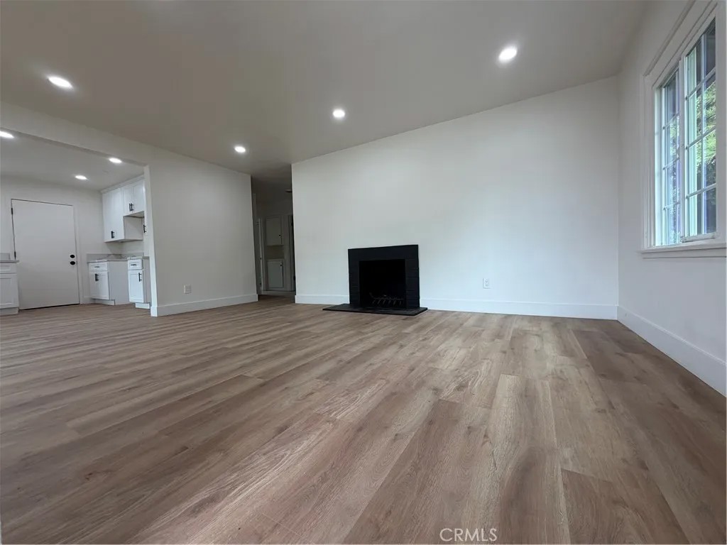 1275 W Marshall