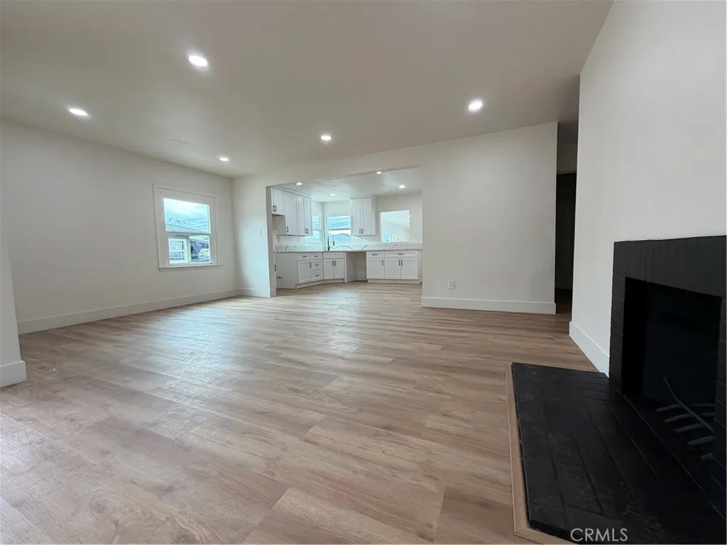 1275 W Marshall