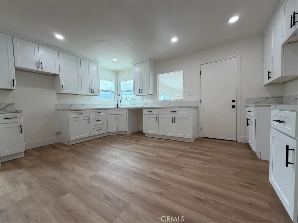 1275 W Marshall