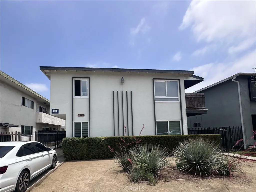 1942 S Sherbourne Drive