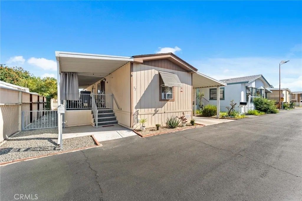 Photo of 530 W Devonshire Ave #37, Hemet, CA 92543 (MLS # SW26030771)