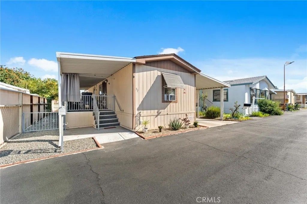 Photo of 530 W Devonshire Ave #37, Hemet, CA 92543 (MLS # SW26030771)