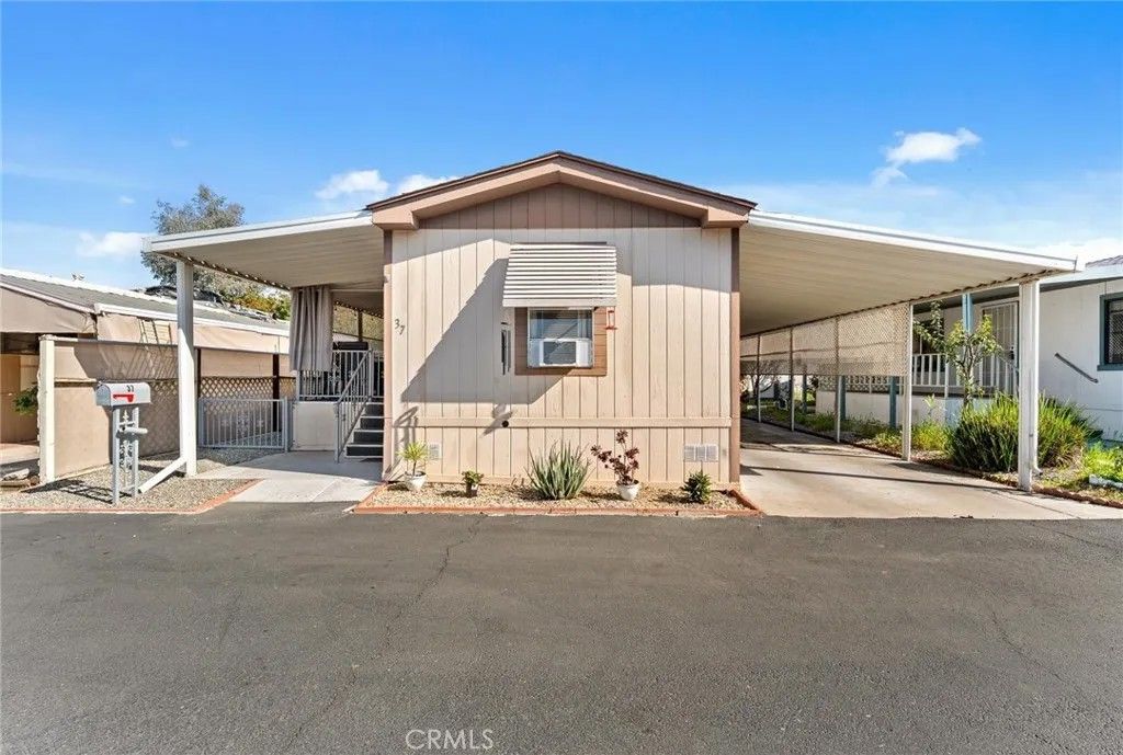 Photo of 530 W Devonshire Ave #37, Hemet, CA 92543 (MLS # SW26030771)