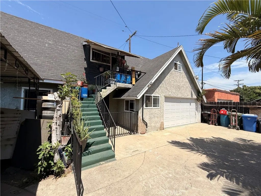2527 Flower Street