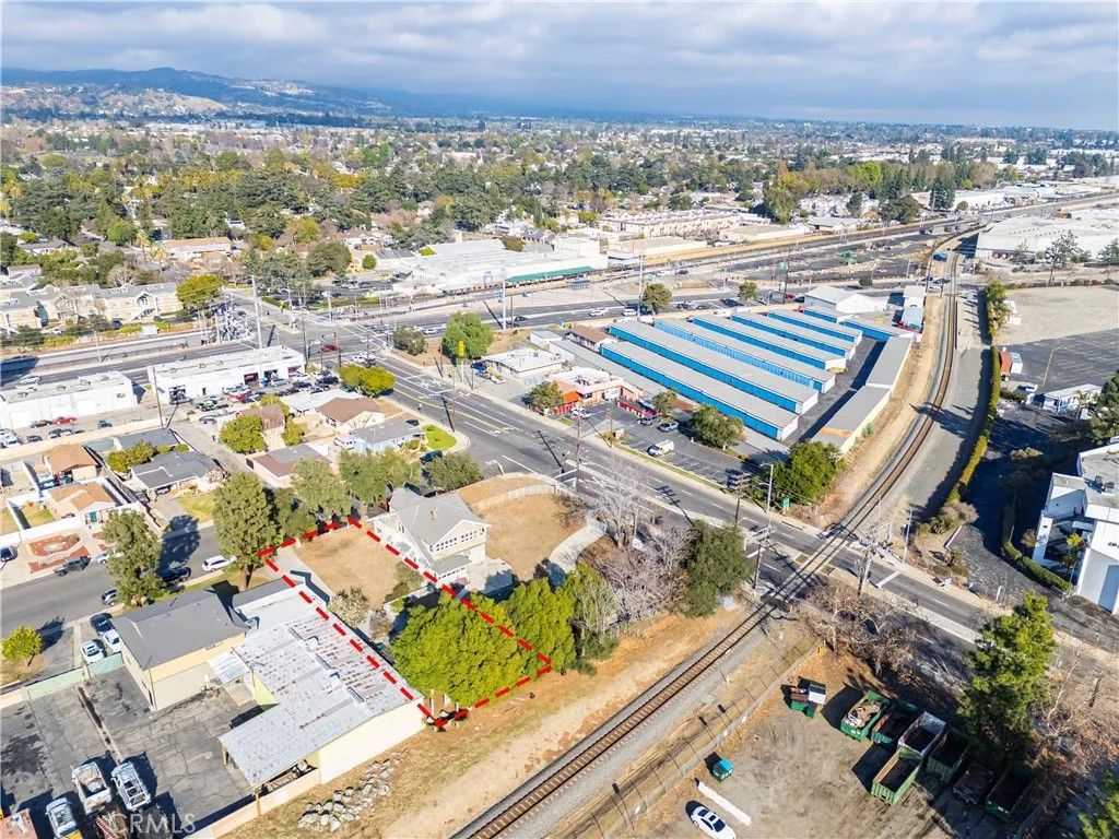 Photo of 2172 Walnut St, La Verne, CA 91750 (MLS # CV25277375)