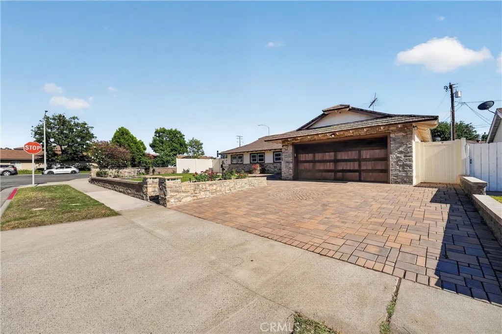 2458 E Powhatan