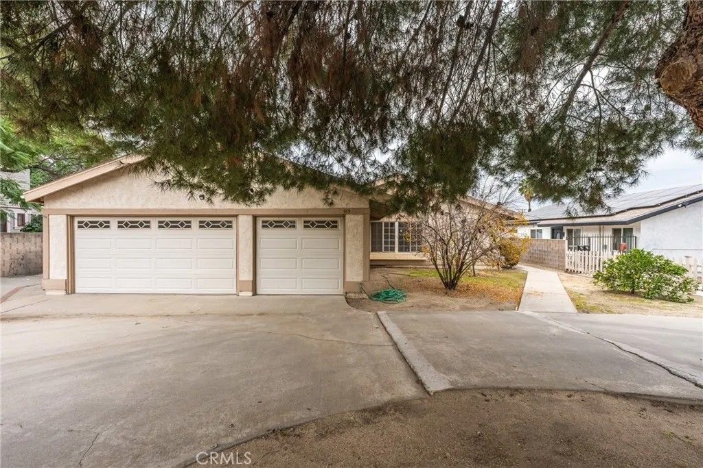 Photo of 915 Church Street, Redlands, CA 92374 (MLS # IG26009538)