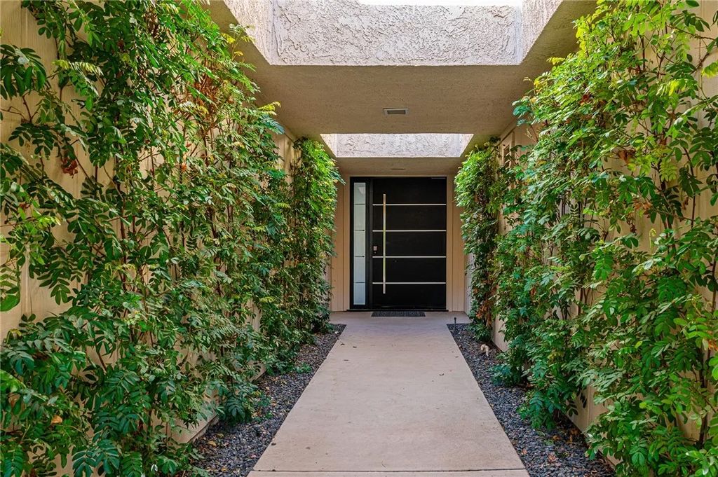 Photo of 21 Dartmouth Drive, Rancho Mirage, CA 92270 (MLS # PW26020033)