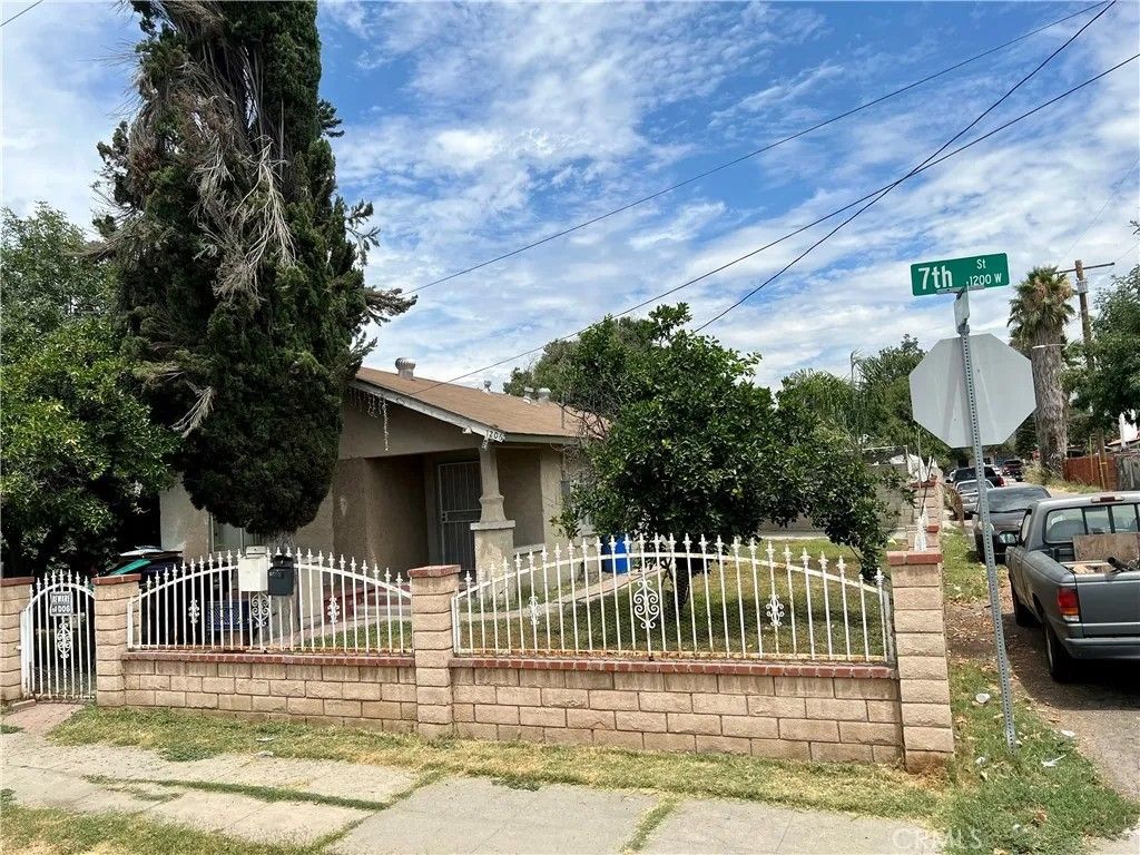 Photo of 1206 W West 7th St, San Bernardino, CA 92411 (MLS # GD26093978)