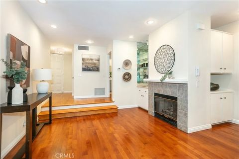 Tiny photo for 817 10th Street #104, Santa Monica, CA 90403 (MLS # BB25246129)