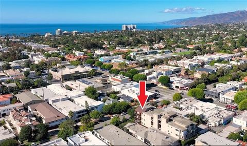 Tiny photo for 817 10th Street #104, Santa Monica, CA 90403 (MLS # BB25246129)