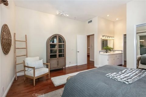 Tiny photo for 817 10th Street #104, Santa Monica, CA 90403 (MLS # BB25246129)