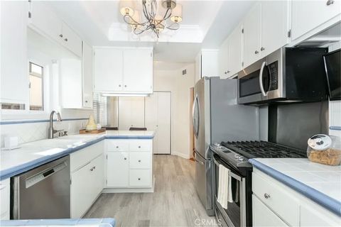 Tiny photo for 817 10th Street #104, Santa Monica, CA 90403 (MLS # BB25246129)