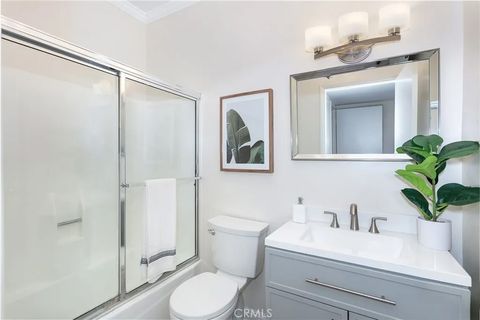 Tiny photo for 817 10th Street #104, Santa Monica, CA 90403 (MLS # BB25246129)