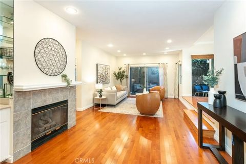 Tiny photo for 817 10th Street #104, Santa Monica, CA 90403 (MLS # BB25246129)