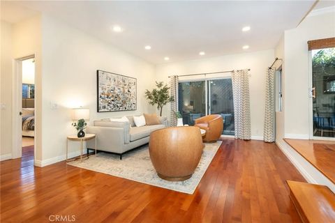 Tiny photo for 817 10th Street #104, Santa Monica, CA 90403 (MLS # BB25246129)