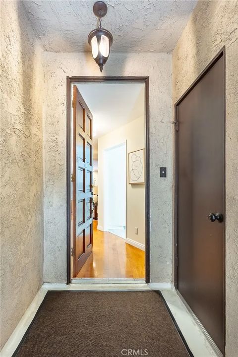 Tiny photo for 817 10th Street #104, Santa Monica, CA 90403 (MLS # BB25246129)