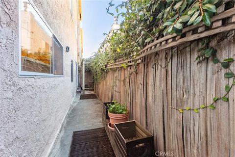 Tiny photo for 817 10th Street #104, Santa Monica, CA 90403 (MLS # BB25246129)