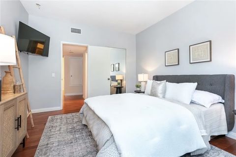 Tiny photo for 817 10th Street #104, Santa Monica, CA 90403 (MLS # BB25246129)