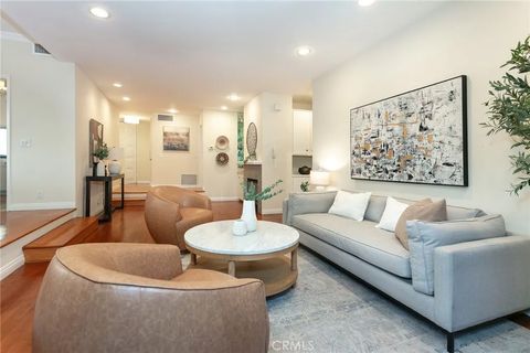 Tiny photo for 817 10th Street #104, Santa Monica, CA 90403 (MLS # BB25246129)