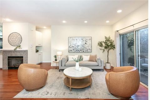 Tiny photo for 817 10th Street #104, Santa Monica, CA 90403 (MLS # BB25246129)