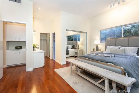 Tiny photo for 817 10th Street #104, Santa Monica, CA 90403 (MLS # BB25246129)