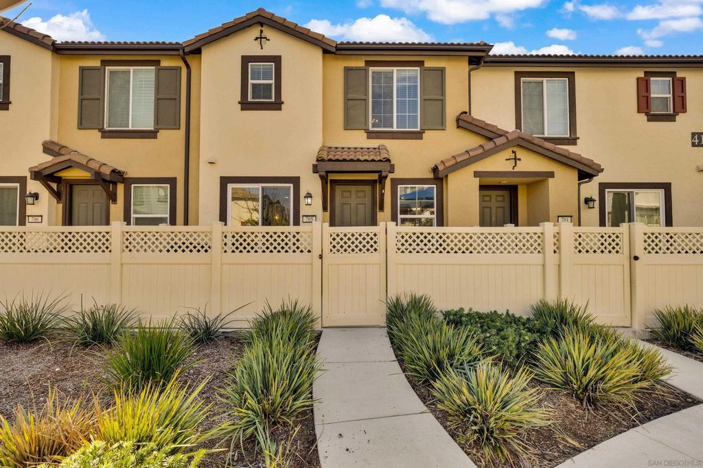 Photo of 41984 Retsina St #705, Murrieta, CA 92562 (MLS # 260002741)