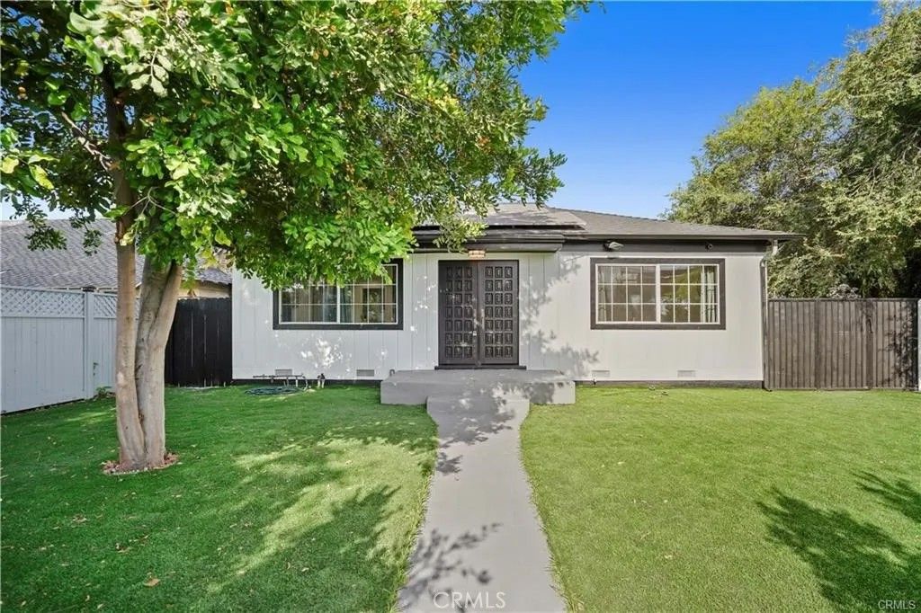 Photo of 5616 Buffalo, Valley Glen, CA 91401 (MLS # SR25272041)