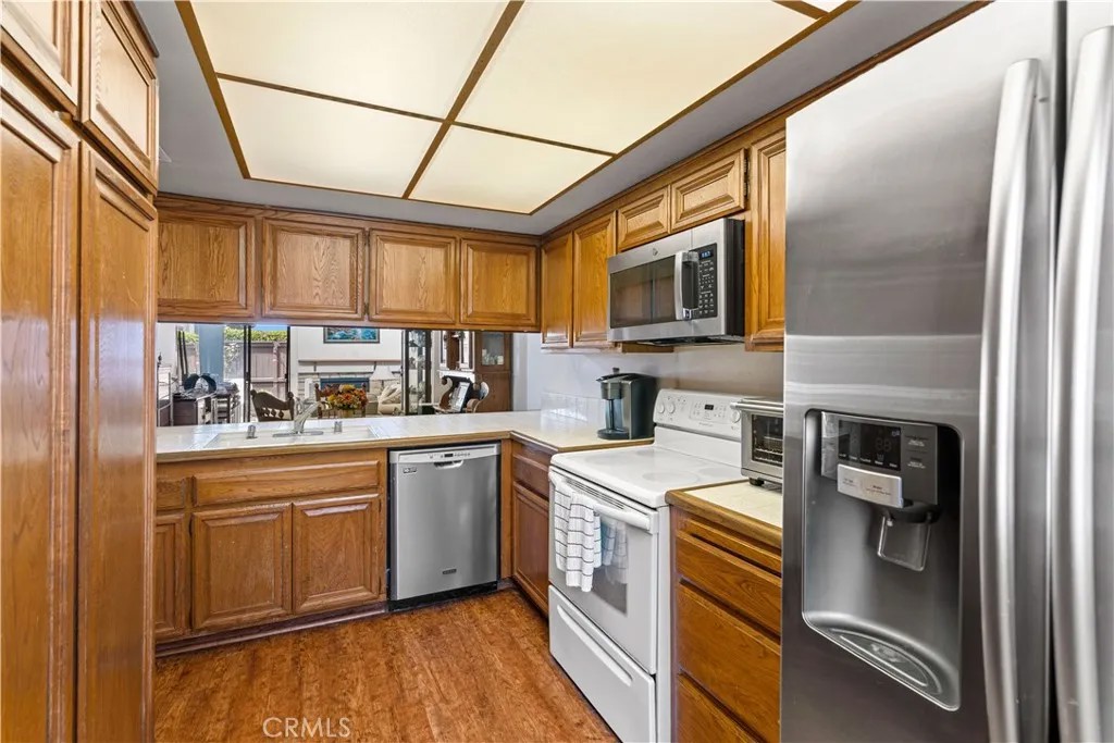 1639 S Heritage Circle