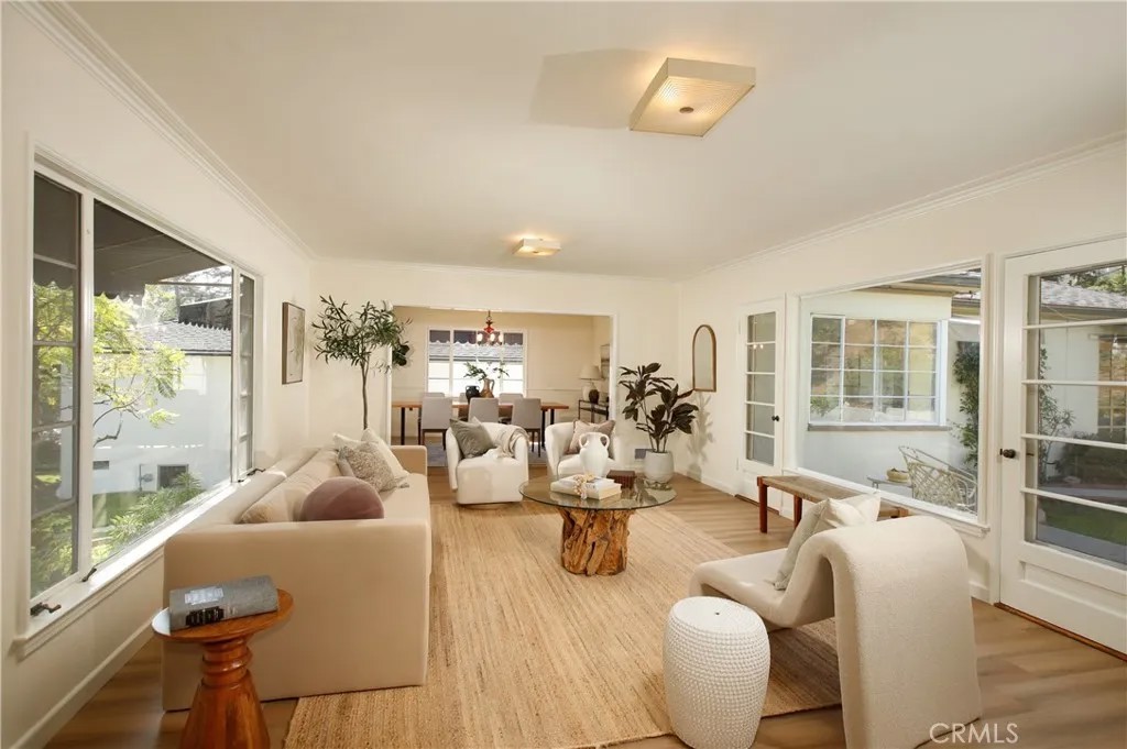 833 W Mountain