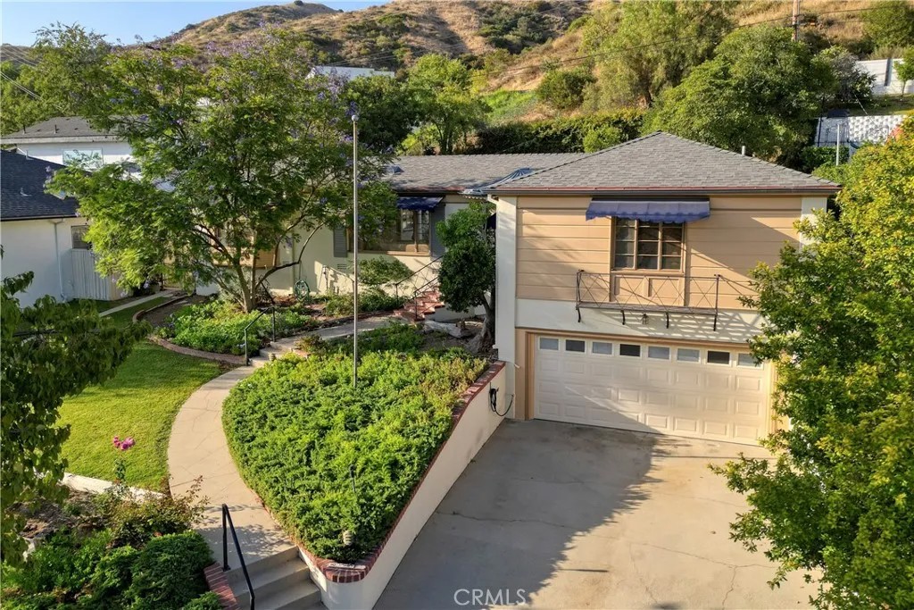 833 W Mountain