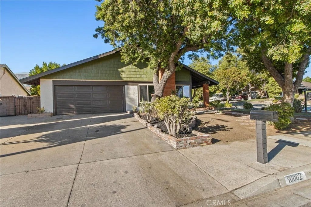 10002 Ashford Court