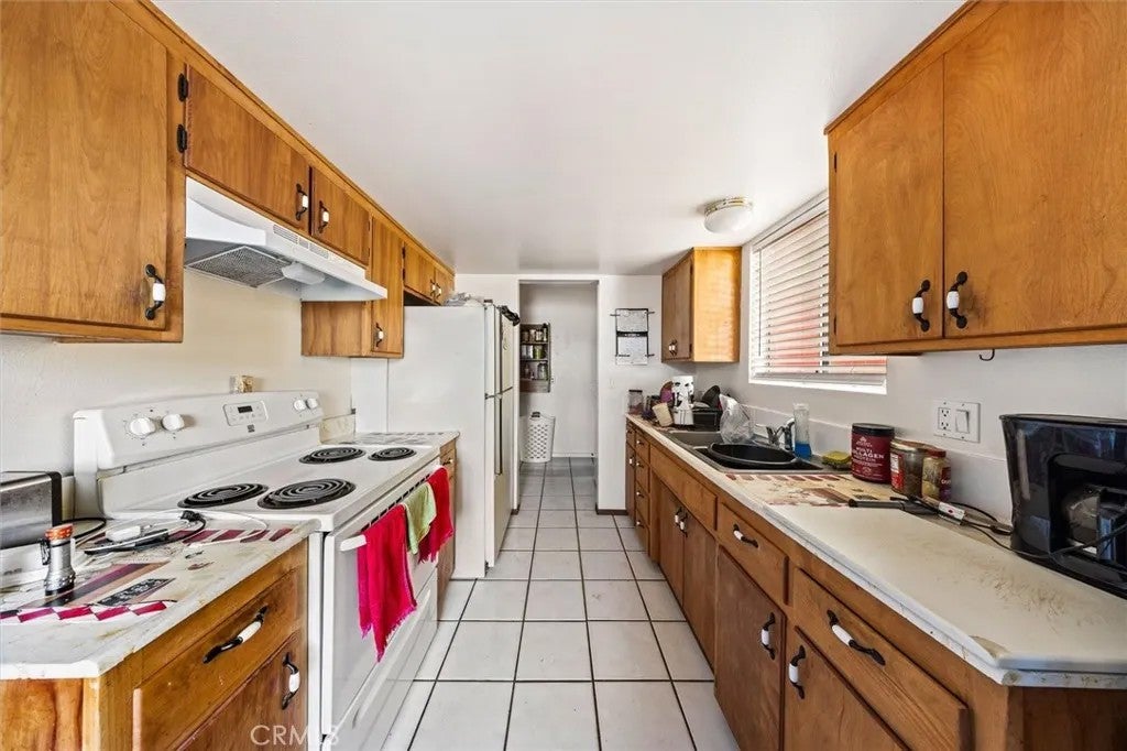 406 Golden West Place