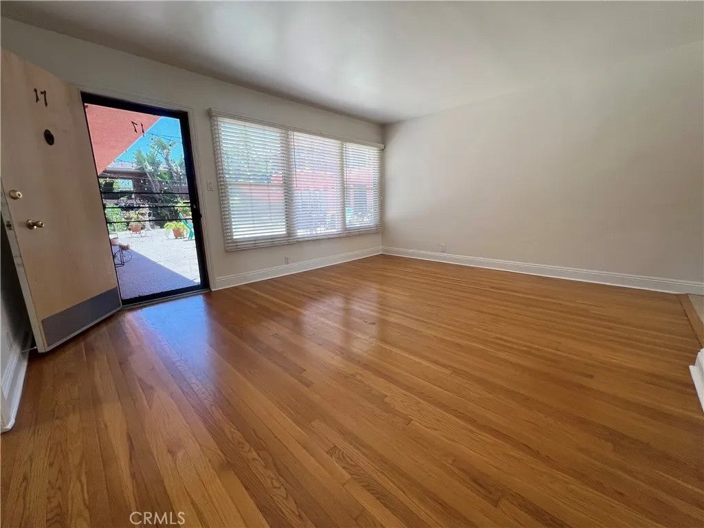 1023 E 1st 17