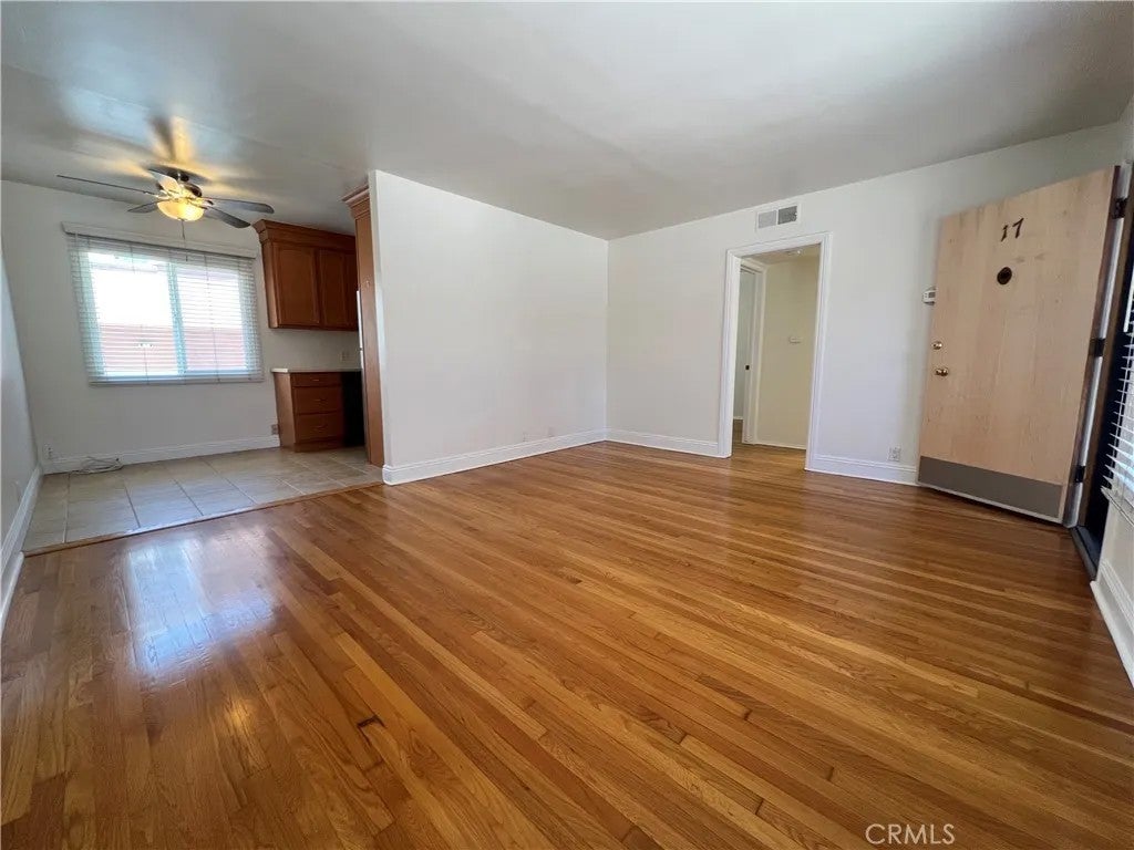1023 E 1st 17