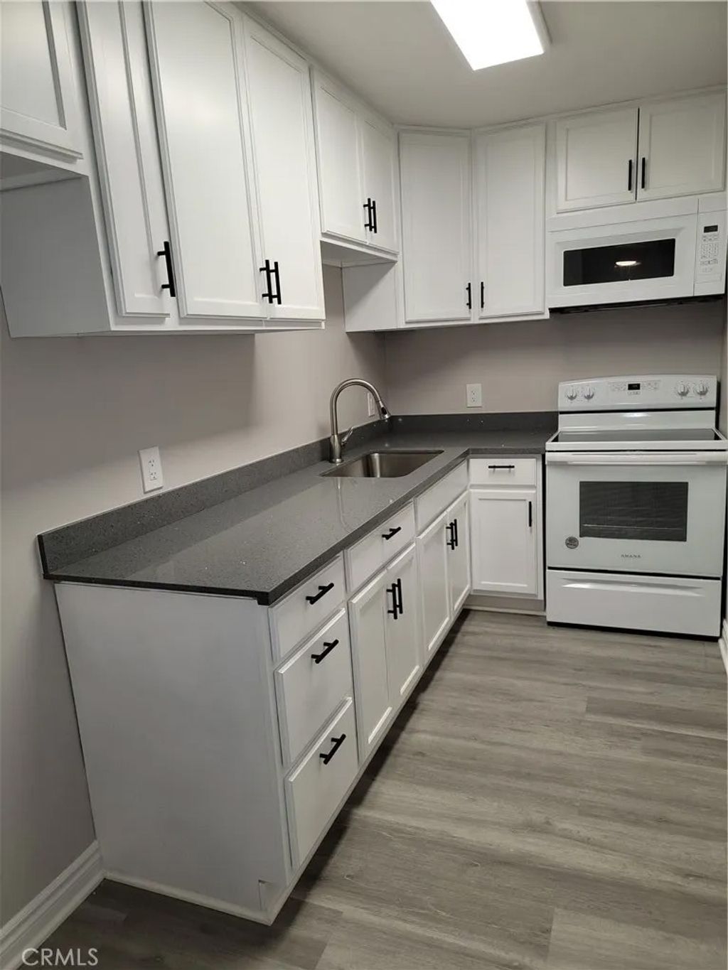 Photo of 470 N Villa Court #107, Palm Springs, CA 92262 (MLS # IV26031280)