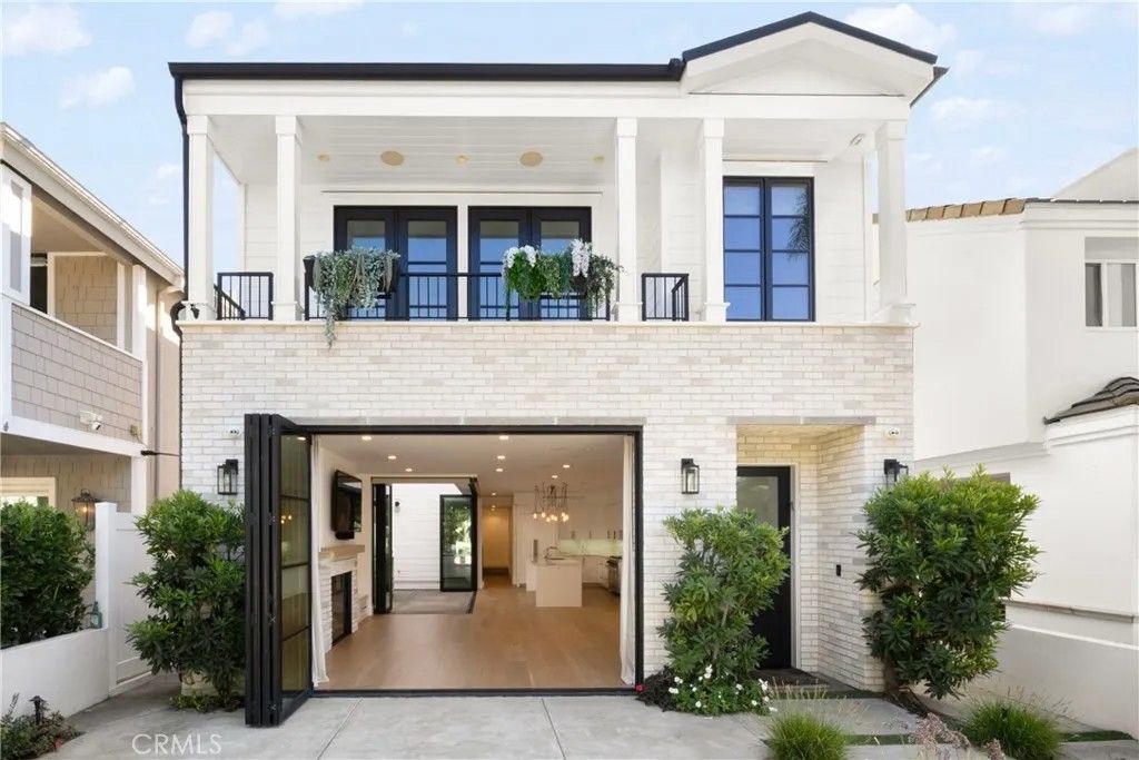 Photo of 616 Acacia Ave, Corona Del Mar, CA 92625 (MLS # NP25246902)