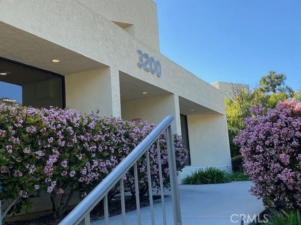Photo of 3200 La Rotonda #613, Rancho Palos Verdes, CA 90275 (MLS # PV26069760)