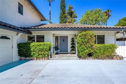 Tiny photo for 22051 Mulholland Way, Woodland Hills, CA 91364 (MLS # SR25249072)
