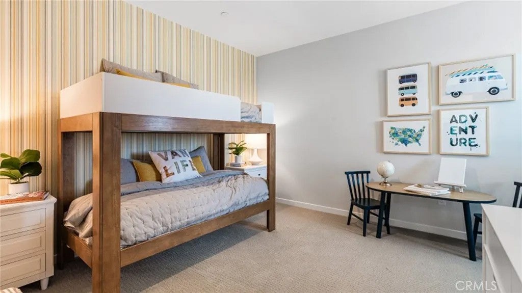 2851 E Amberley Privado