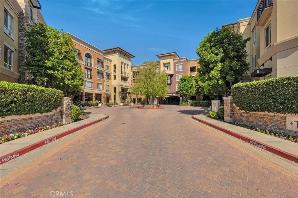 Photo of 24535 Town Center Drive #6403, Valencia, CA 91355 (MLS # SR26003200)