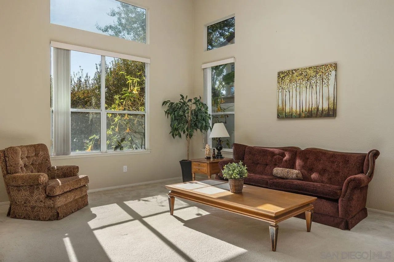4887 Glenhollow