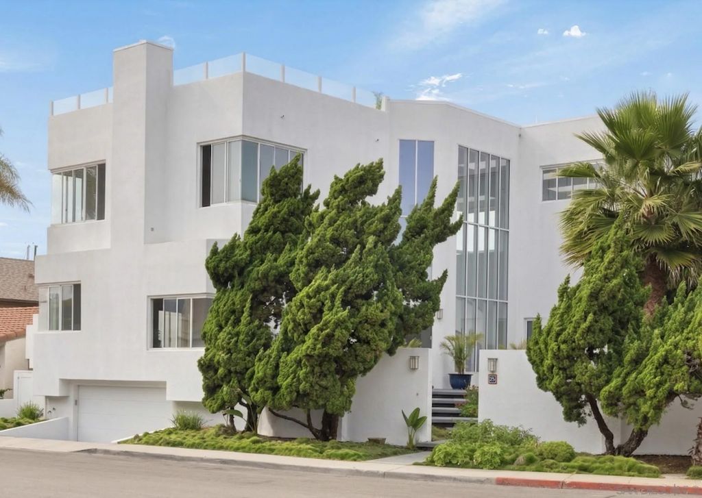 Photo of 25 Green Turtle Rd, Coronado, CA 92118 (MLS # 260008612)